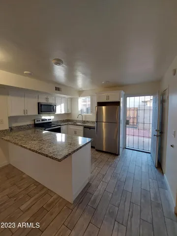 $1,725 | 6140 West Townley Avenue, Glendale, AZ 85302