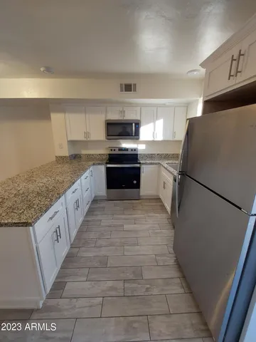 $1,725 | 6140 West Townley Avenue, Glendale, AZ 85302