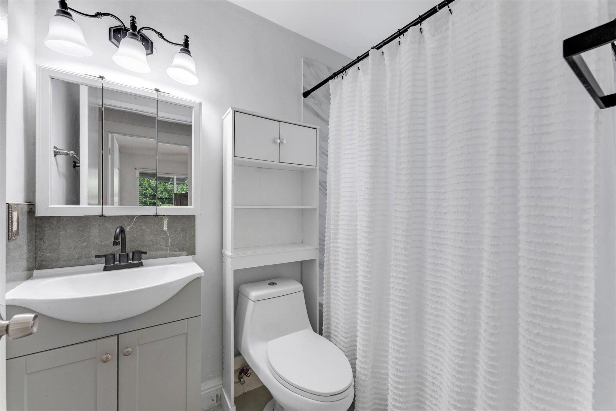 18905 Cloud Lake Circle Boca Raton, FL 33496 - Photo 14 of 35 2nd Bathroom