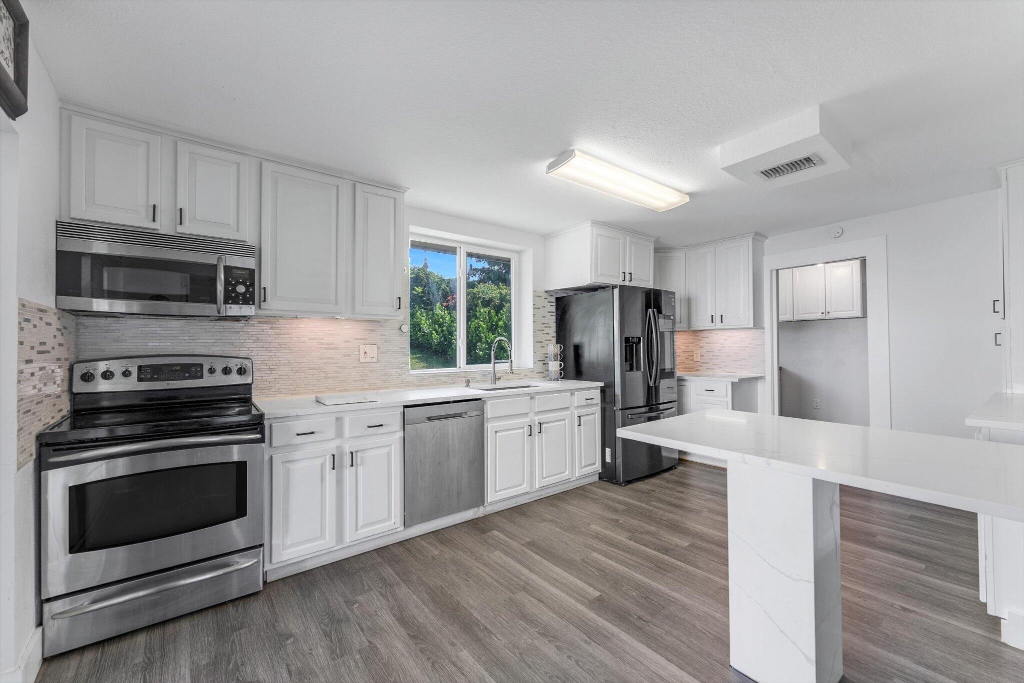 18905 Cloud Lake Circle Boca Raton, FL 33496 - Photo 6 of 35 Kitchen