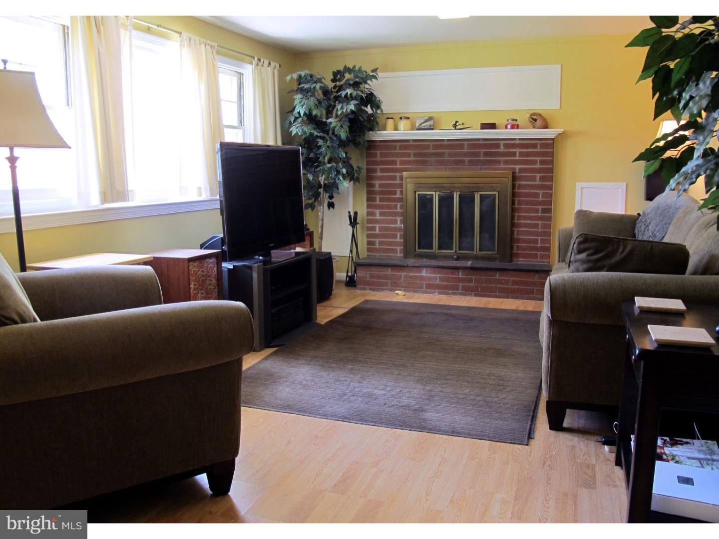 2107 New Albany Road Cinnaminson, NJ 08077 - Photo 11 of 20 Family Room