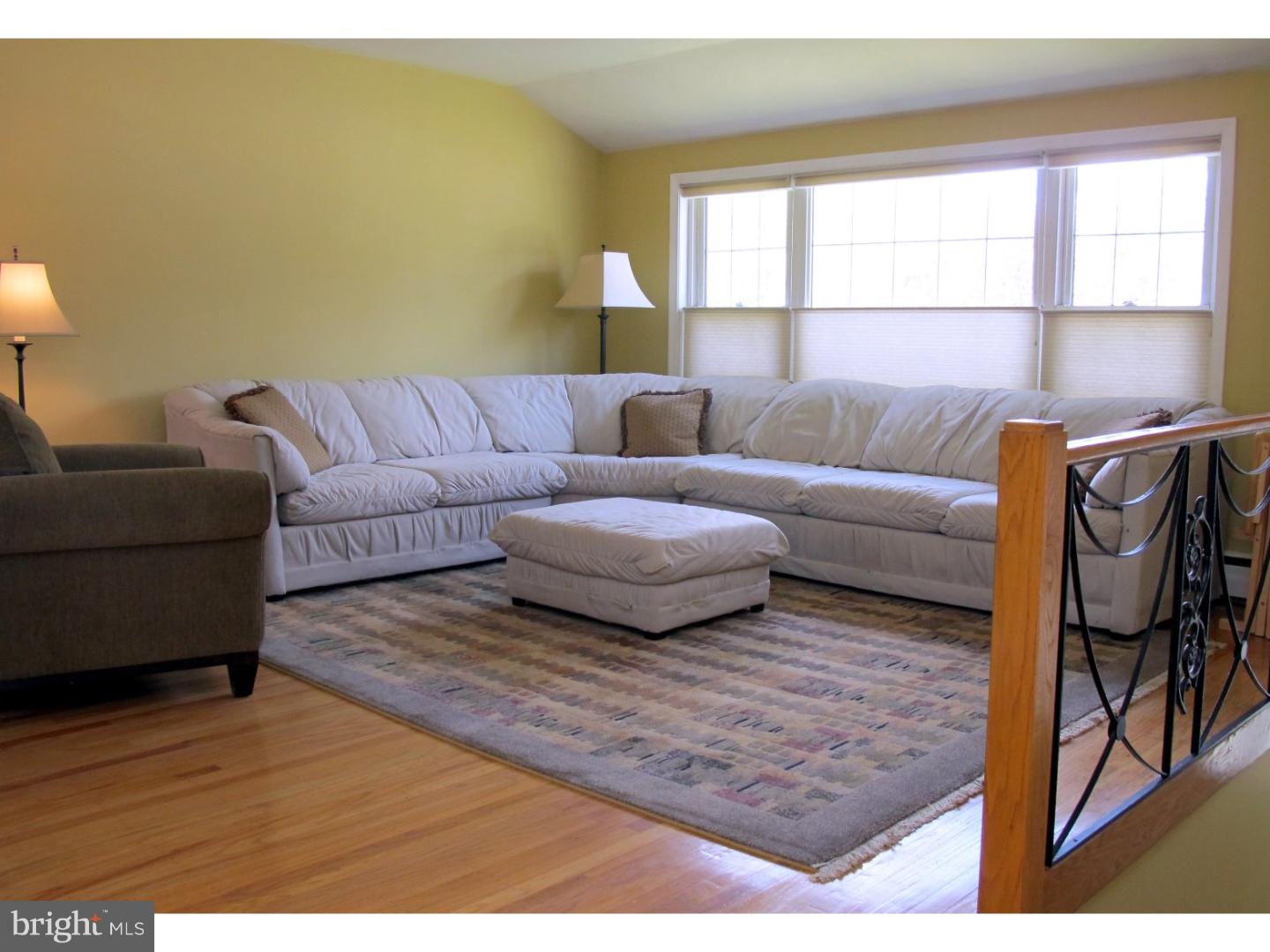 2107 New Albany Road Cinnaminson, NJ 08077 - Photo 3 of 20 Living Room