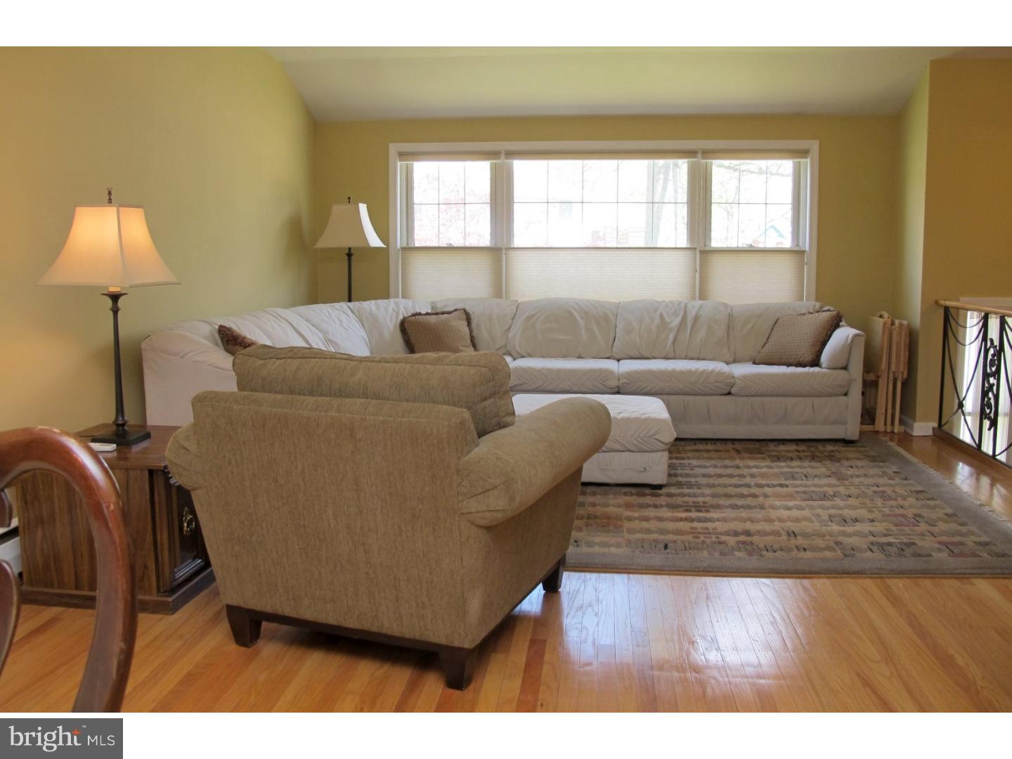 2107 New Albany Road Cinnaminson, NJ 08077 - Photo 4 of 20 Living Room