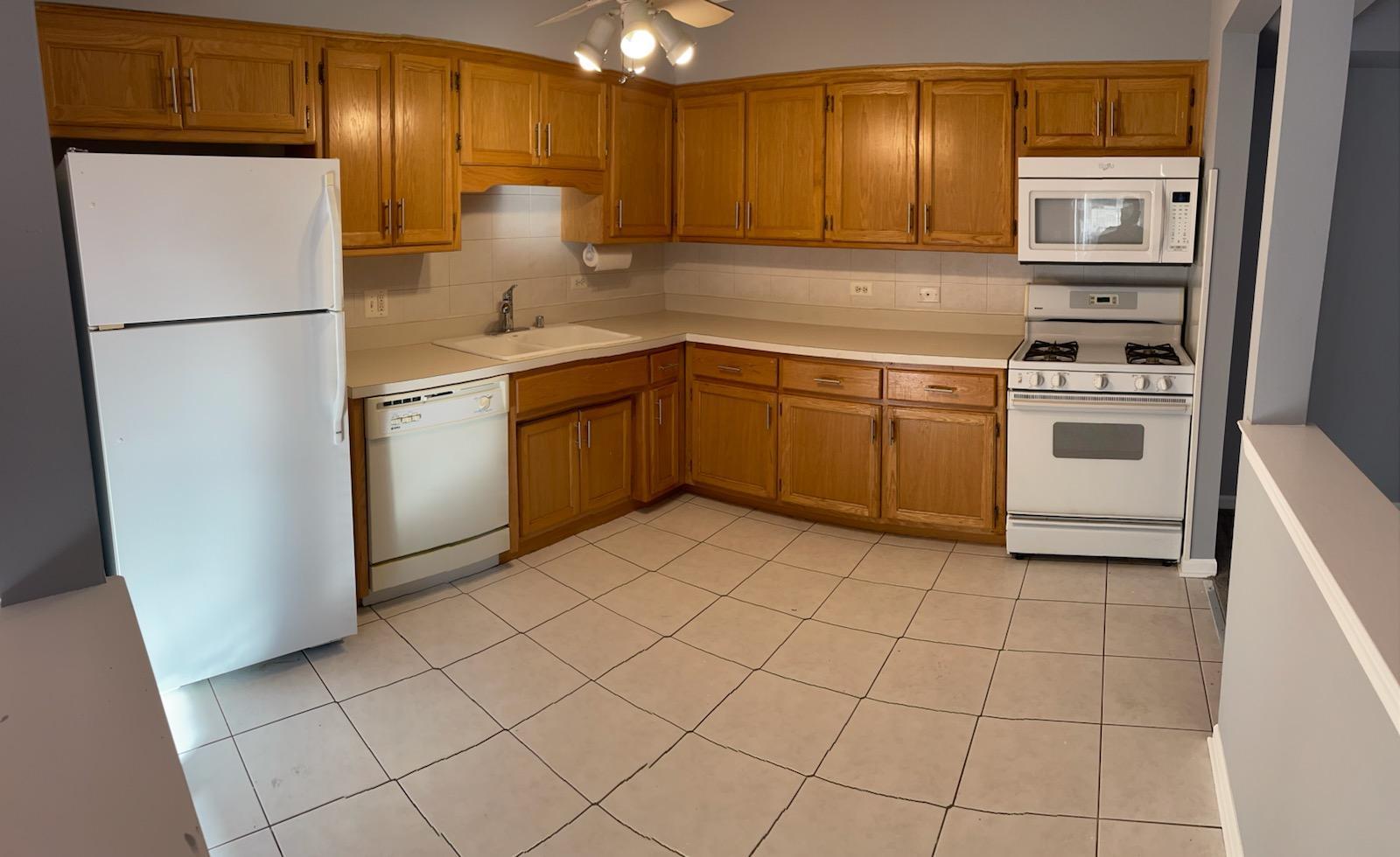 6248 South Gullikson Road, Unit 2D Chicago, IL 60638 - Photo 7 of 16