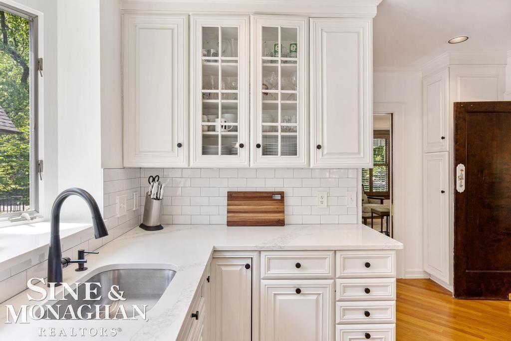 1244 Bishop Road Grosse Pointe, MI 48230 - Photo 9 of 49 50110674-8.JPG