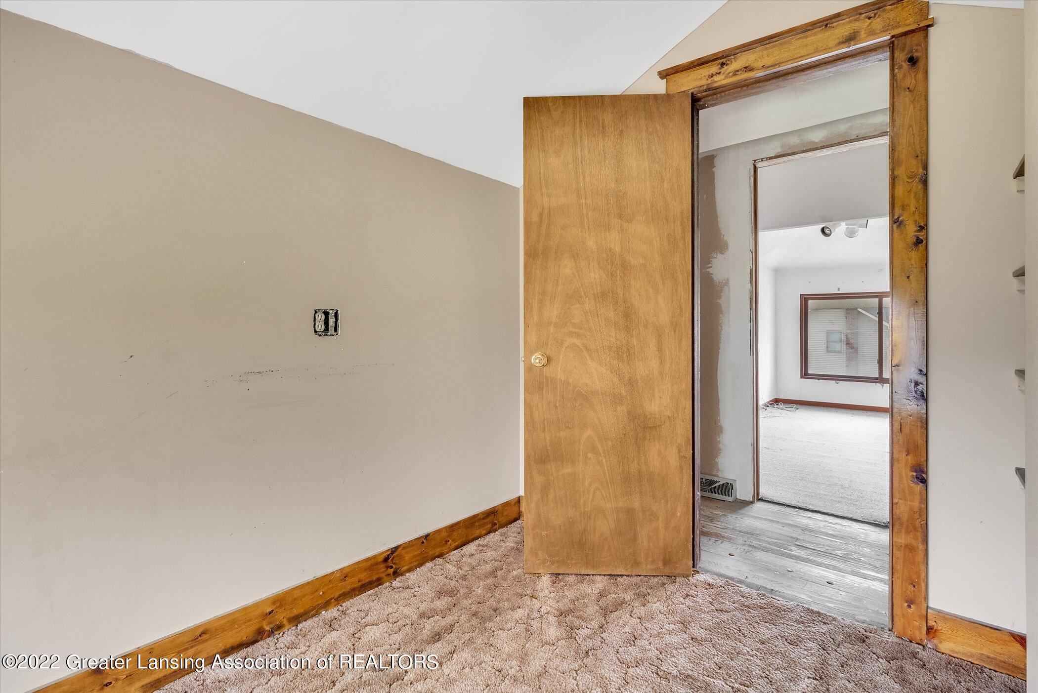13218 Shaftsburg Road Perry, MI 48872 - Photo 32 of 39 Upper Level