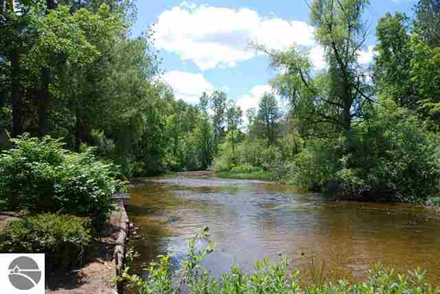 17274 Wallin Road Thompsonville, MI 49683 - Photo 4 of 39 1747996-3.JPG