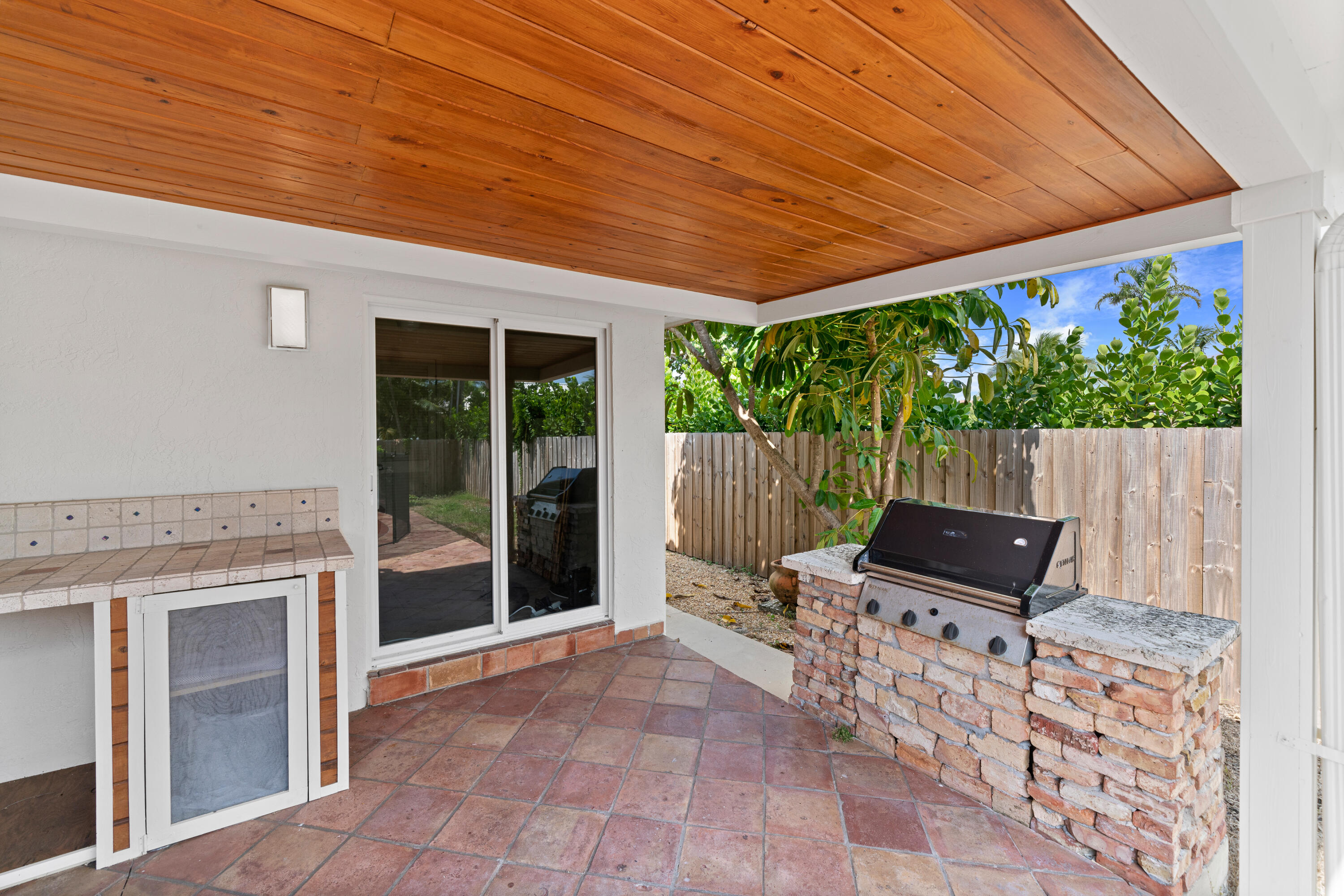 18 Duke Drive Lake Worth, FL 33460 - Photo 27 of 29 a backyard of a house with table and chairs under an umbrella