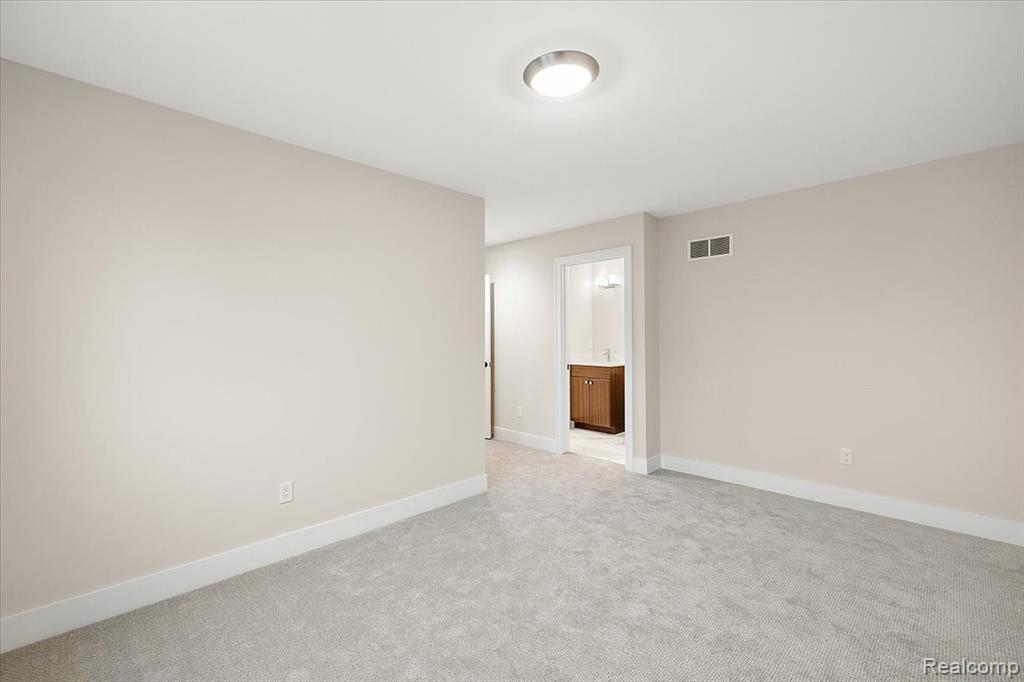 2921 Walsh Drive Rochester, MI 48309 - Photo 45 of 64