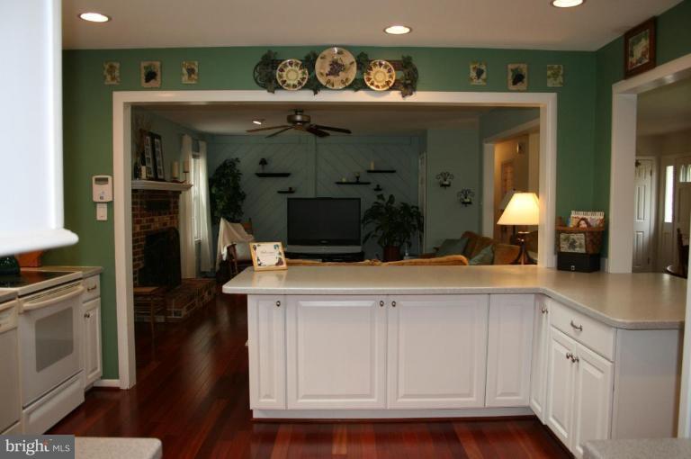 4900 Pheasant Ridge Road Fairfax, VA 22030 - Photo 14 of 17 Kitchen #2
