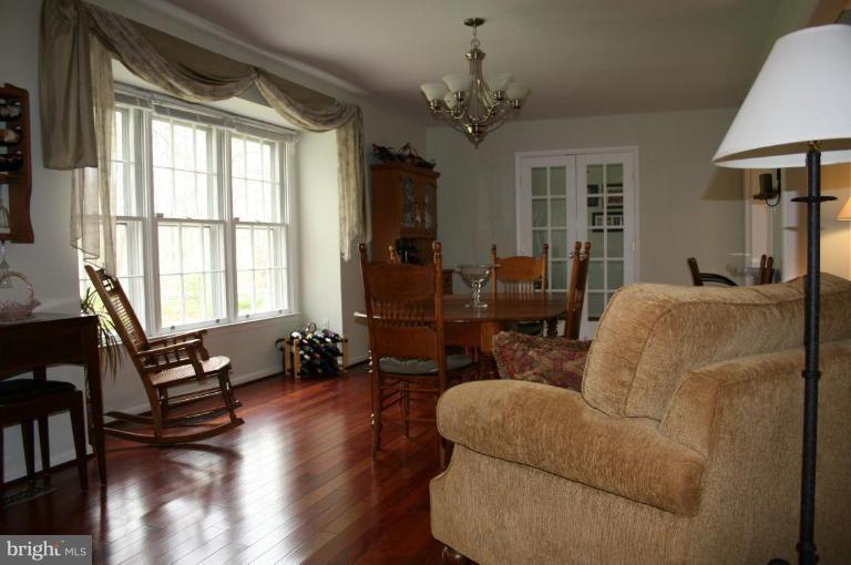 4900 Pheasant Ridge Road Fairfax, VA 22030 - Photo 8 of 17 Dining Area