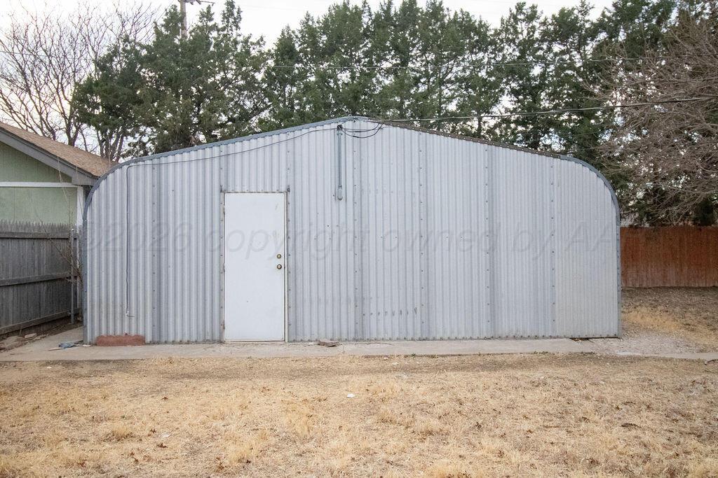 1205 Division Street Stratford, TX 79084 - Photo 12 of 14 a view of wooden fence
