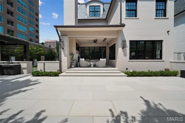 $9,950,000 | 132 North Brentwood Boulevard, Clayton, MO 63105