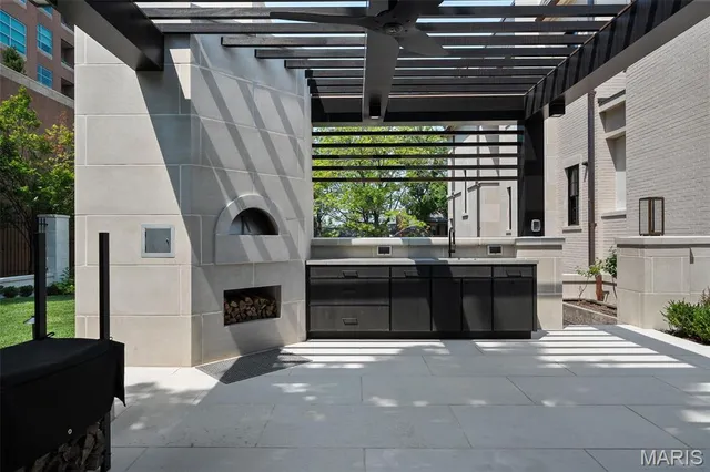 $9,950,000 | 132 North Brentwood Boulevard, Clayton, MO 63105