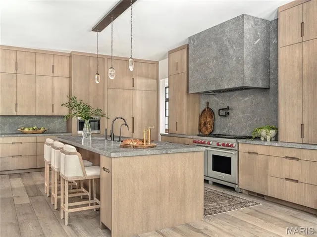 $9,950,000 | 132 North Brentwood Boulevard, Clayton, MO 63105