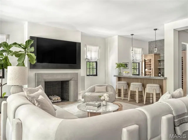 $9,950,000 | 132 North Brentwood Boulevard, Clayton, MO 63105