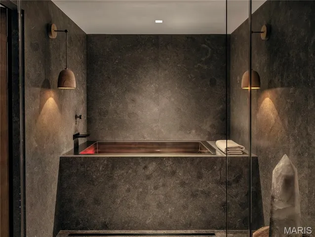 $9,950,000 | 132 North Brentwood Boulevard, Clayton, MO 63105