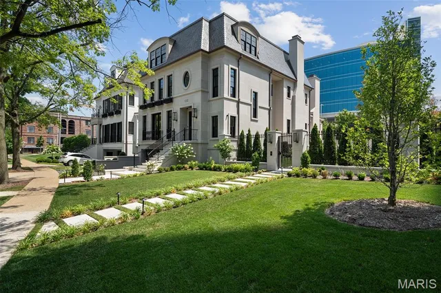 $9,950,000 | 132 North Brentwood Boulevard, Clayton, MO 63105
