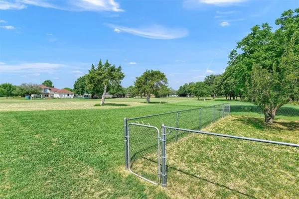 a view of a tennis court