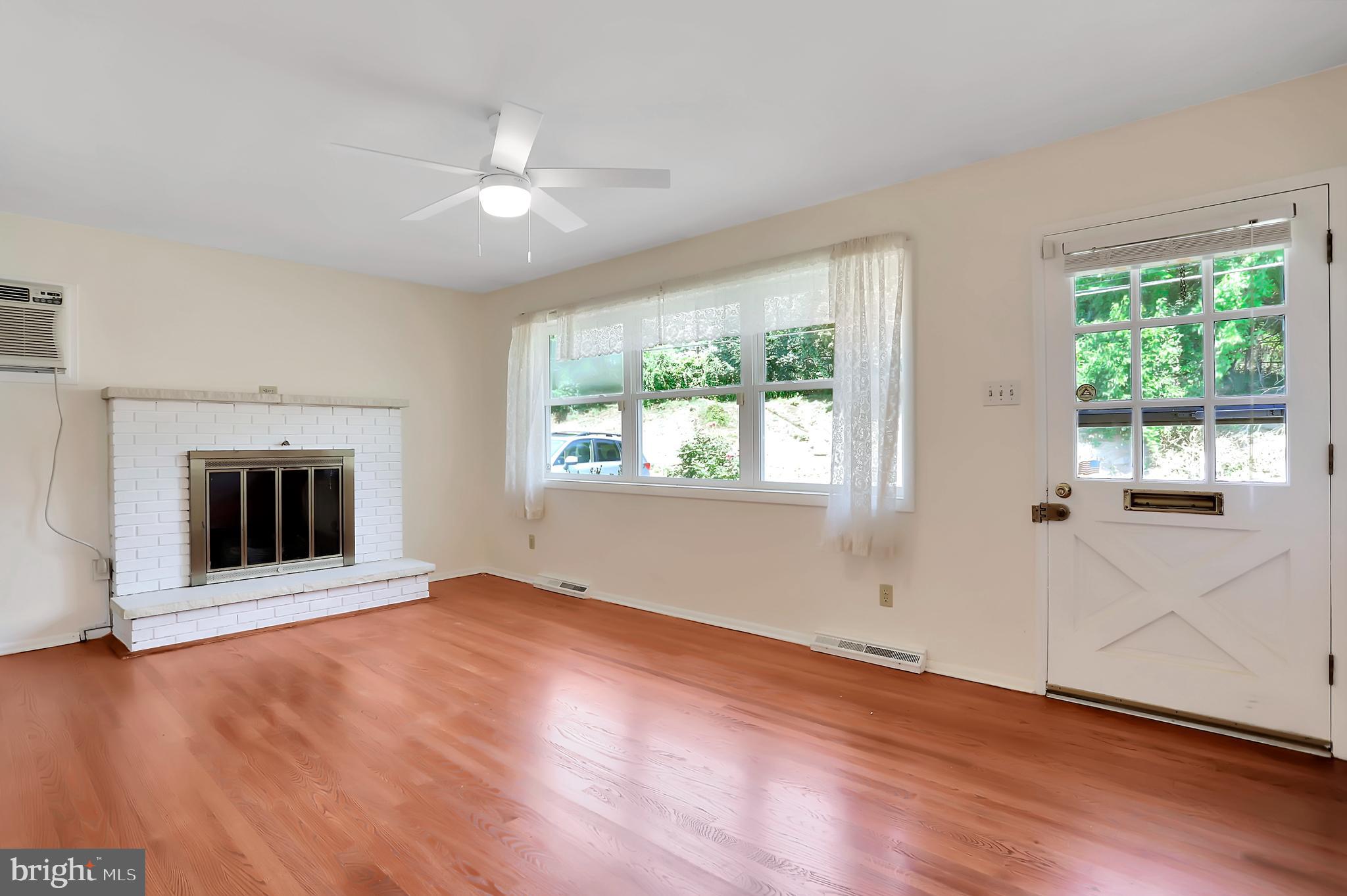 639 Security Road Hagerstown, MD 21740 - Photo 5 of 31 Gleaming new hardwood