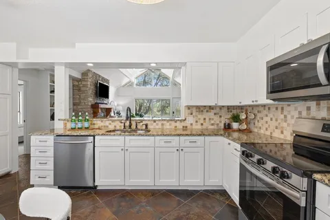 $499,000 | 411 Lakeway Drive, Lakeway, TX 78734