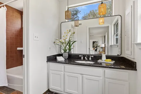 $499,000 | 411 Lakeway Drive, Lakeway, TX 78734