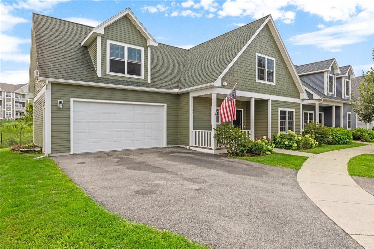 47 Jakes Way Williston, VT 05495 - Photo 2 of 38