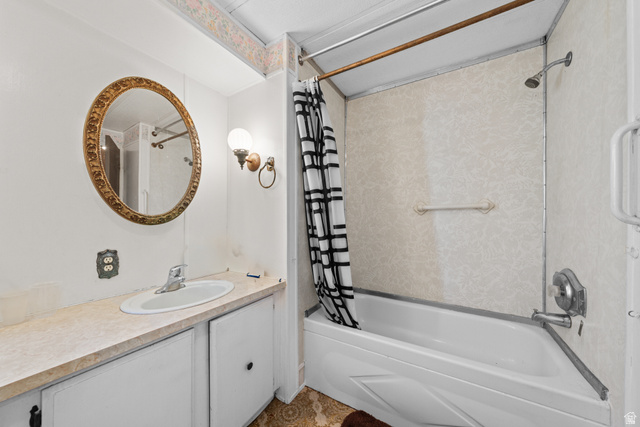 49 600 North Hurricane, UT 84737 - Photo 10 of 33 Full bathroom featuring vanity and shower / tub combo with curtain