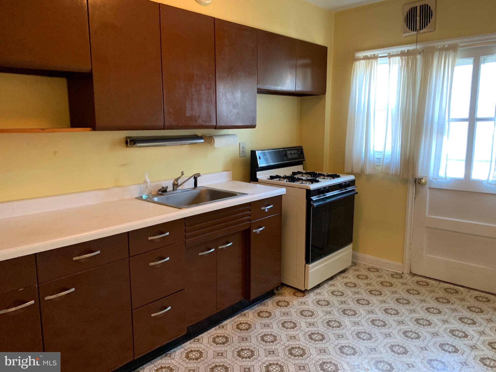 1279 Cedarcroft Road Baltimore, MD 21239 - Photo 4 of 14