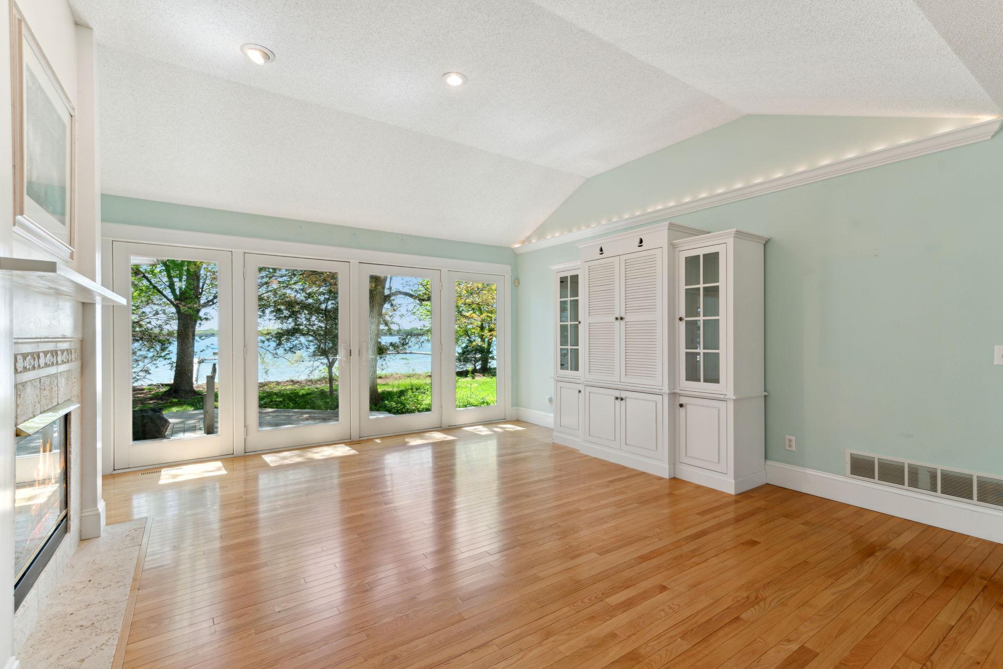 912 County Rd I Shoreview, MN 55126 - Photo 3 of 44 Gallery Image 3