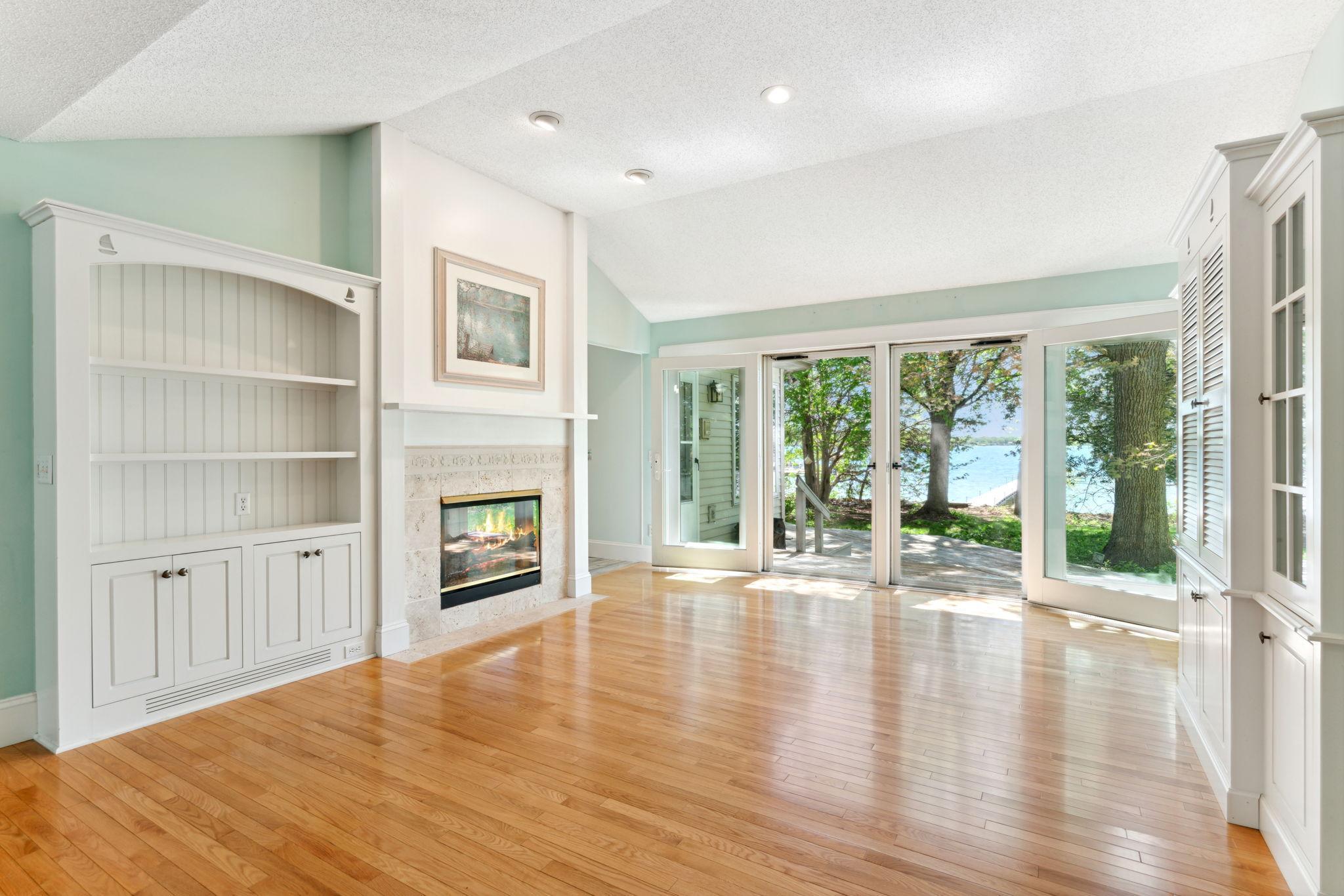 912 County Rd I Shoreview, MN 55126 - Photo 5 of 44 Gallery Image 5