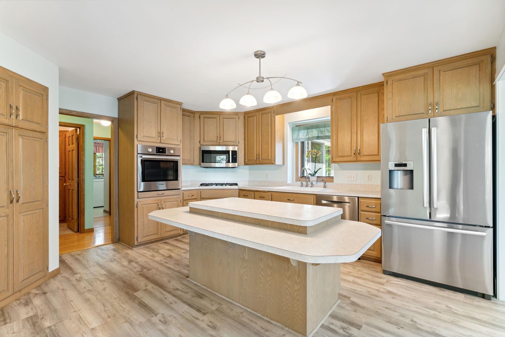 912 County Rd I Shoreview, MN 55126 - Photo 9 of 44 Gallery Image 9