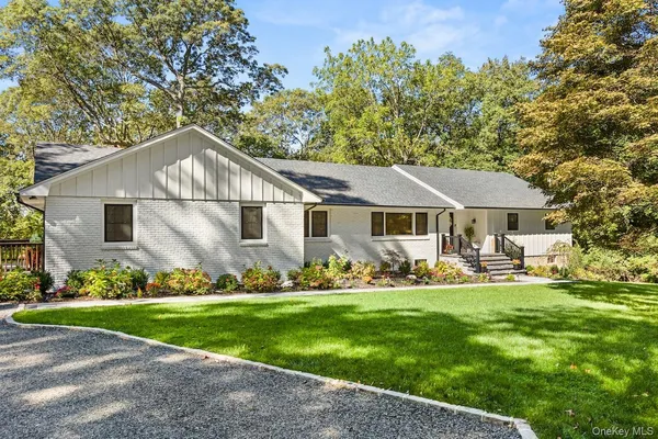 $1,399,999 | 25 Pinoak Lane, St. James, NY 11780