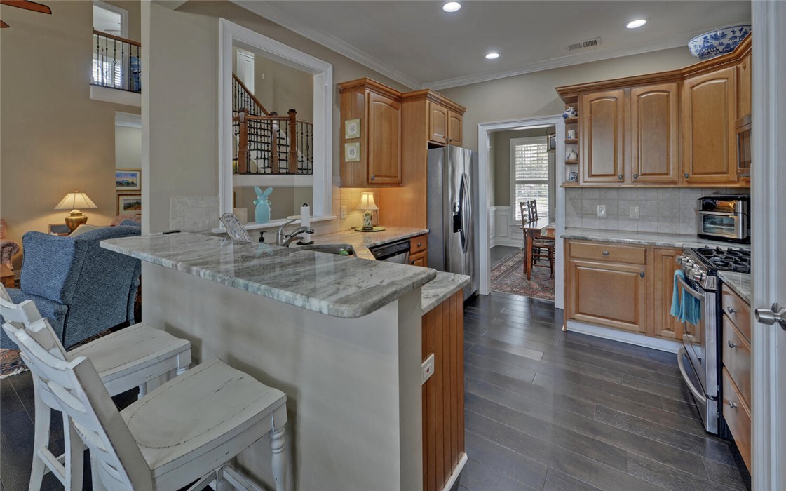 39 Azalea Drive Hartwell, GA 30643 - Photo 14 of 45 This inviting kitchen features a breakfast bar, ample cabinetry, and modern appliances.