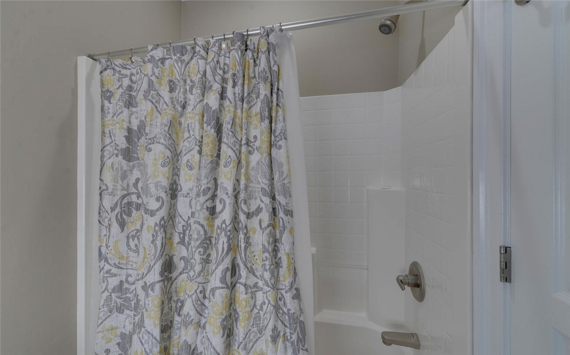 39 Azalea Drive Hartwell, GA 30643 - Photo 33 of 45 This clean and inviting bathroom features a classic shower and tub combination.