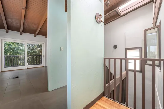 a view of an entryway with a small yard