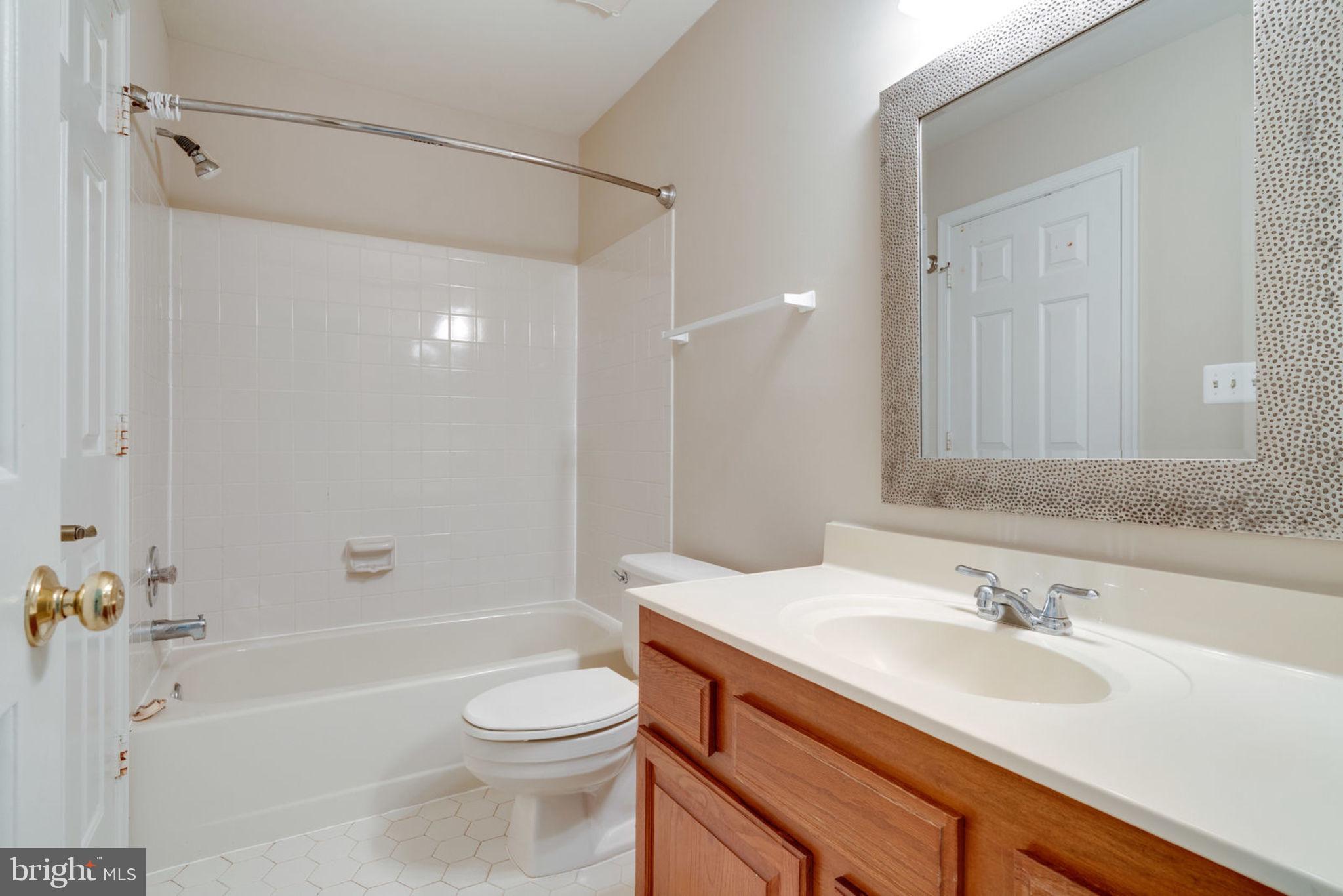8130 Cliffview Avenue Springfield, VA 22153 - Photo 32 of 50 Upstairs bathroom