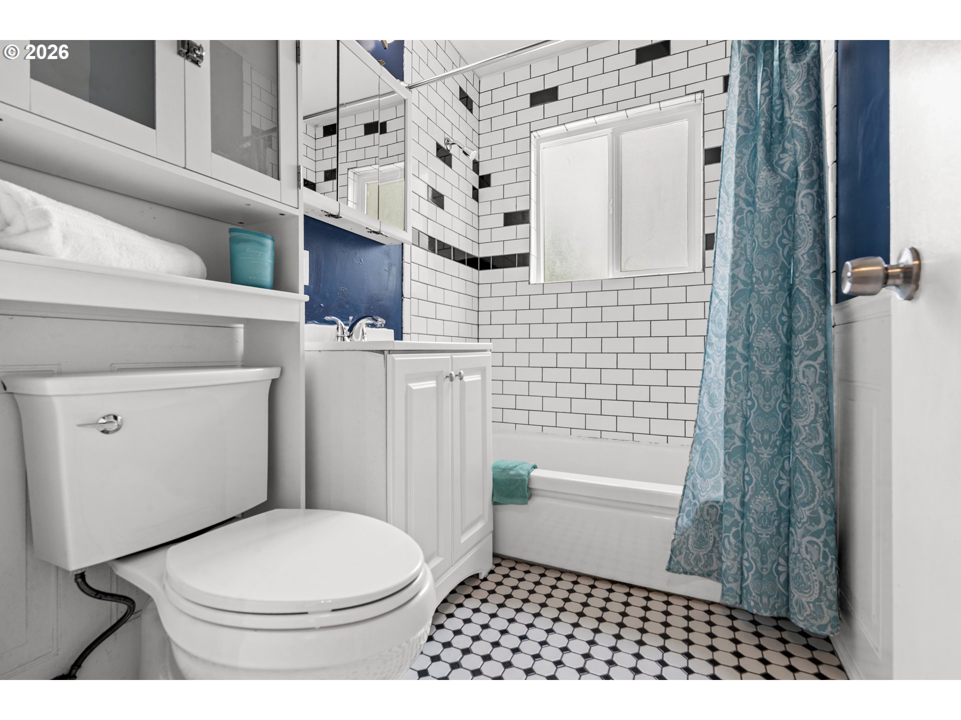 3009 Southwest Isaac Avenue Pendleton, OR 97801 - Photo 21 of 28 a bathroom with a toilet and a shower