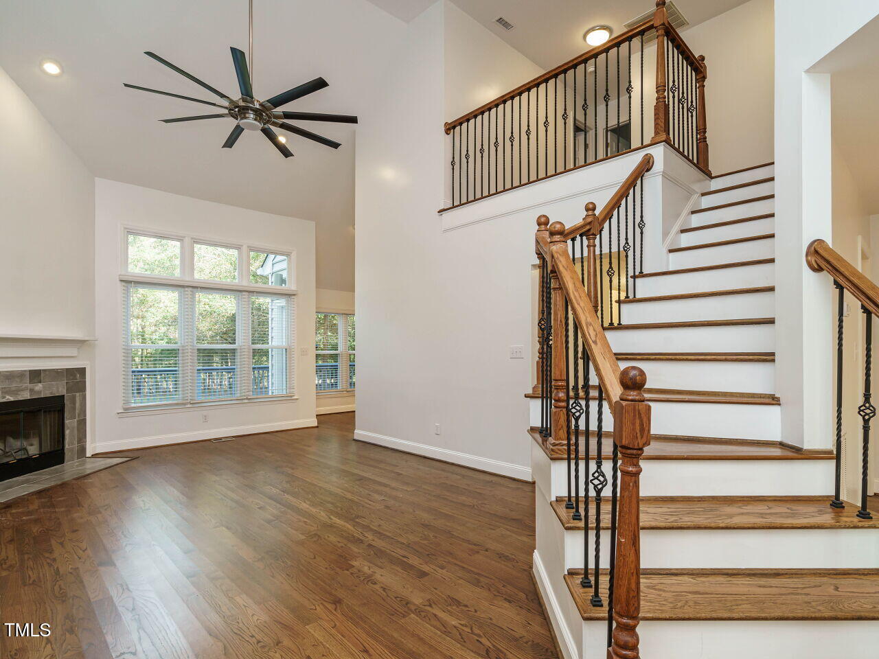 928 Loop Road Clayton, NC 27527 - Photo 10 of 38 009-1280x960-living-room
