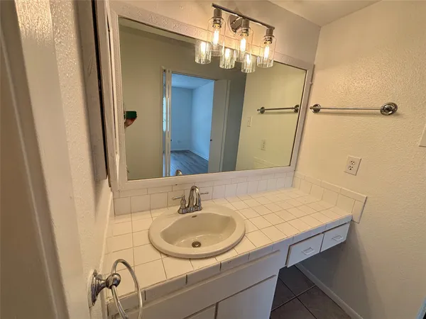 $995 | 2800 Jeanetta Street, Unit 2008, Houston, TX 77063