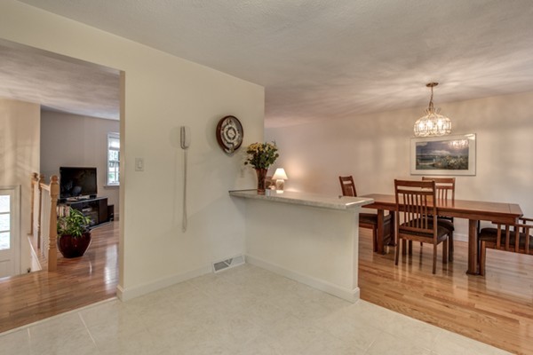 44 Heritage Road Billerica, MA 01821 - Photo 5 of 19