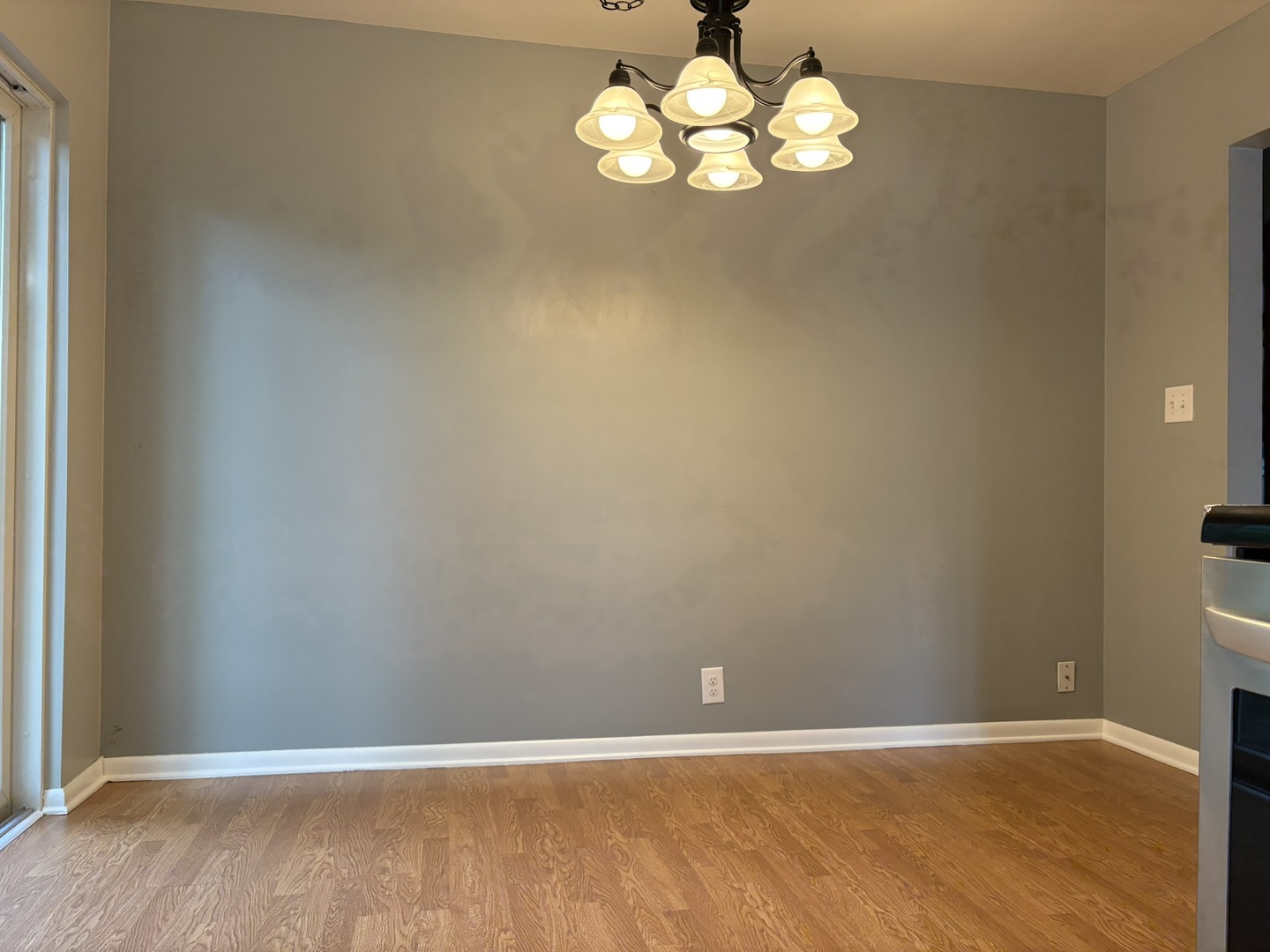 5209 12th Avenue Moline, IL 61265 - Photo 12 of 33 a view of an empty room with a window