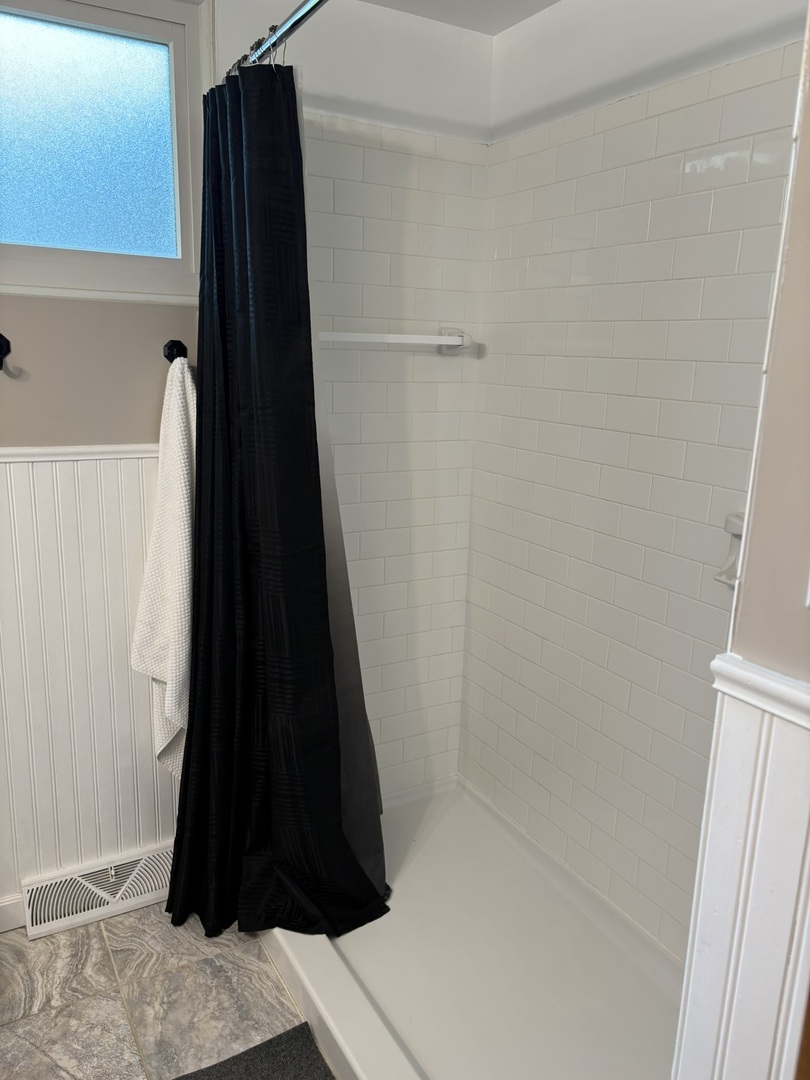 5209 12th Avenue Moline, IL 61265 - Photo 21 of 33 a close up of a shower