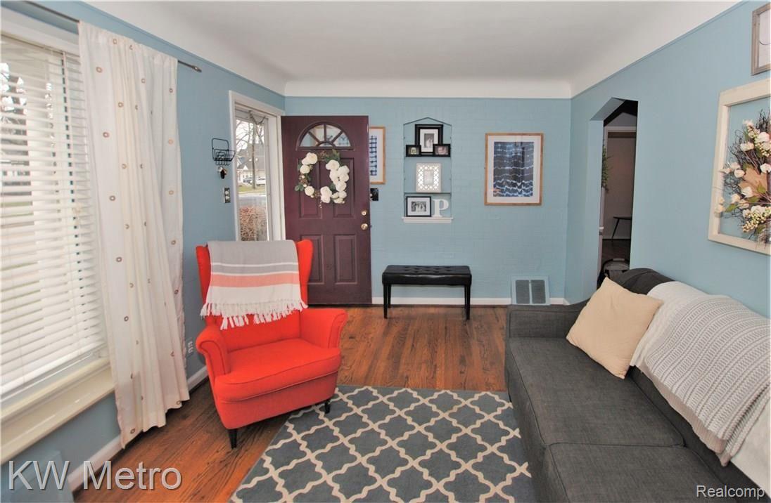 2783 Wakefield Road Berkley, MI 48072 - Photo 4 of 28 5.JPG