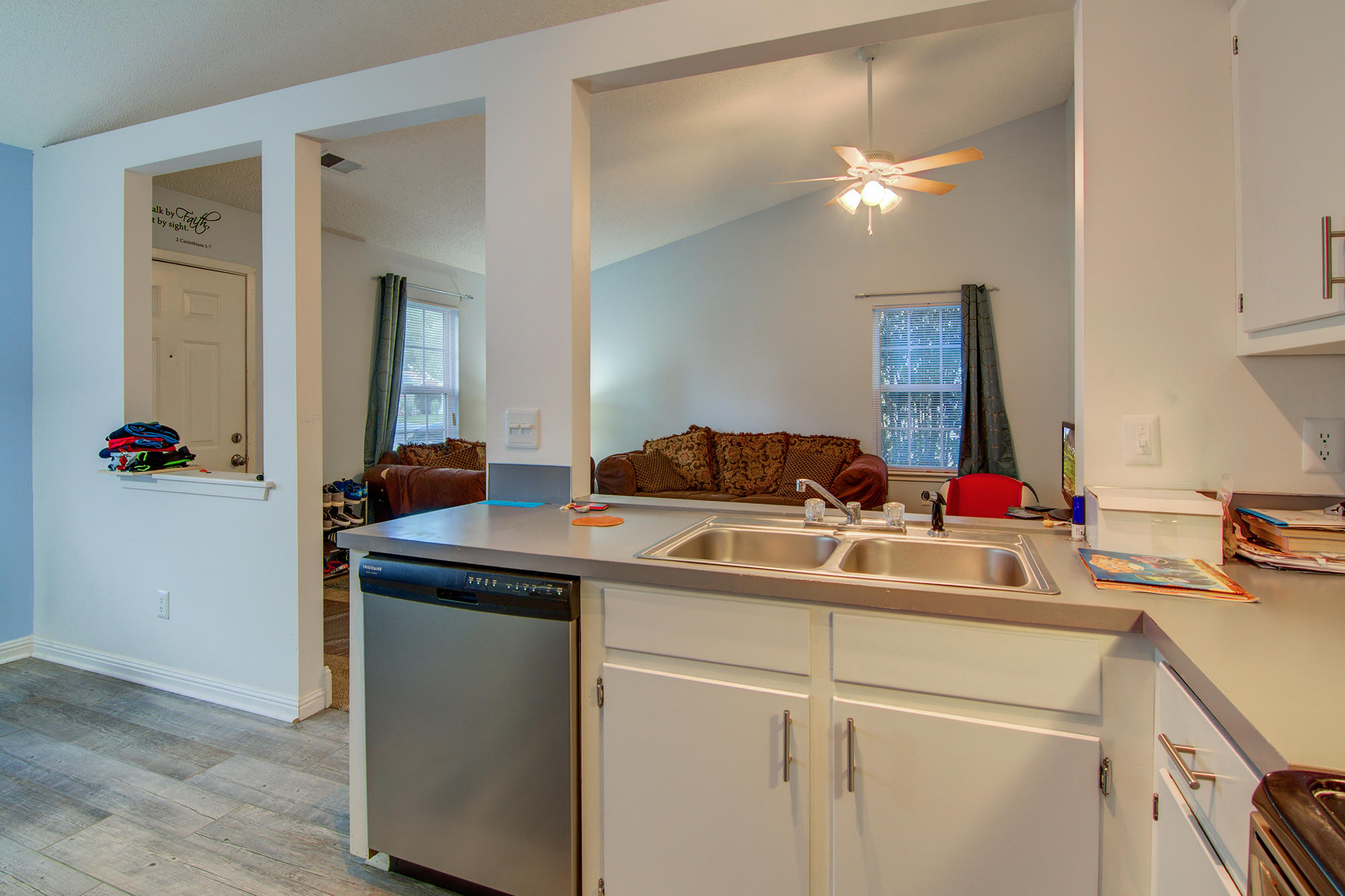 106 Coventry Road Summerville, SC 29486 - Photo 4 of 19 Eat-in Kitchen