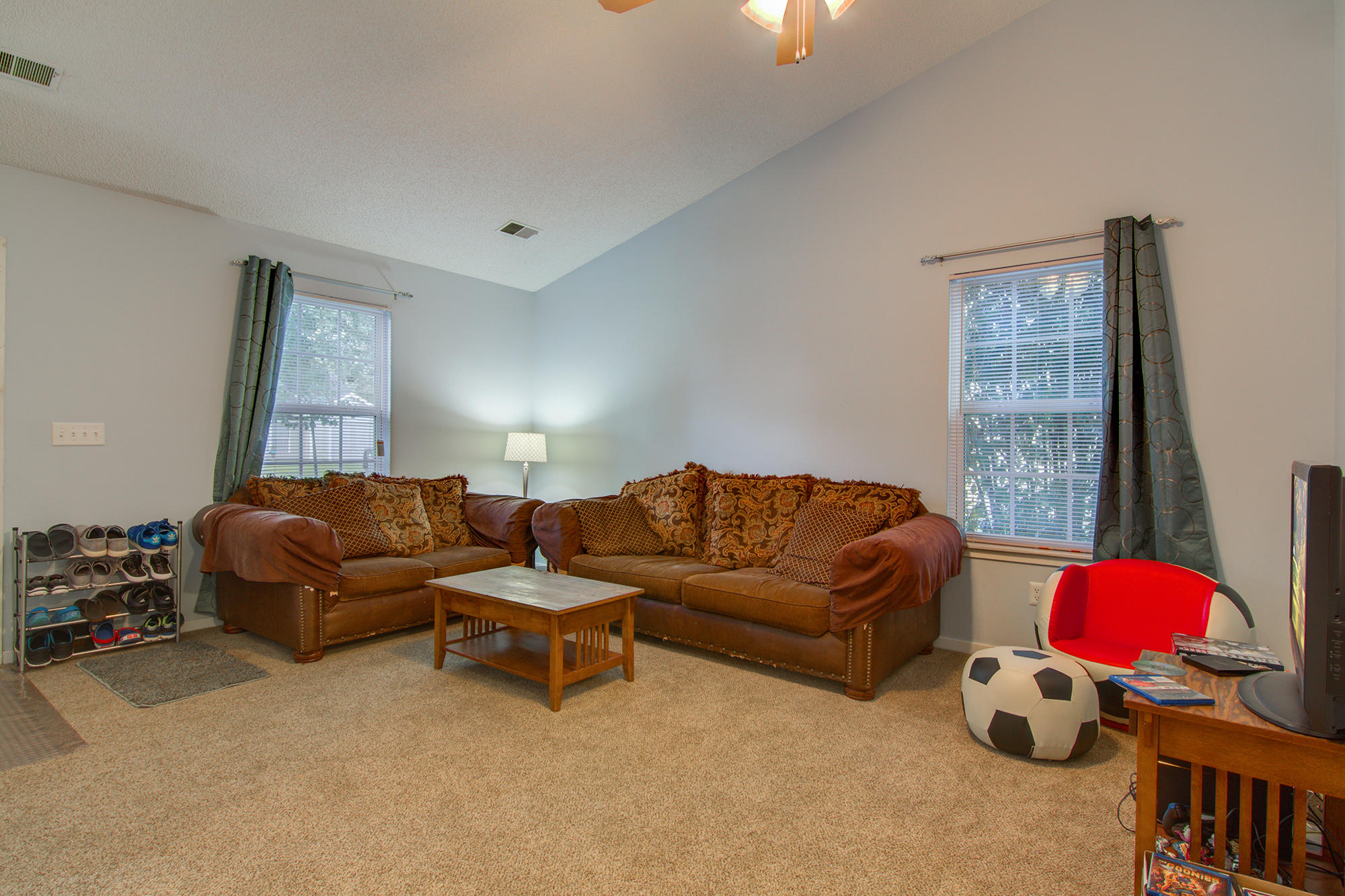 106 Coventry Road Summerville, SC 29486 - Photo 6 of 19 Living Room