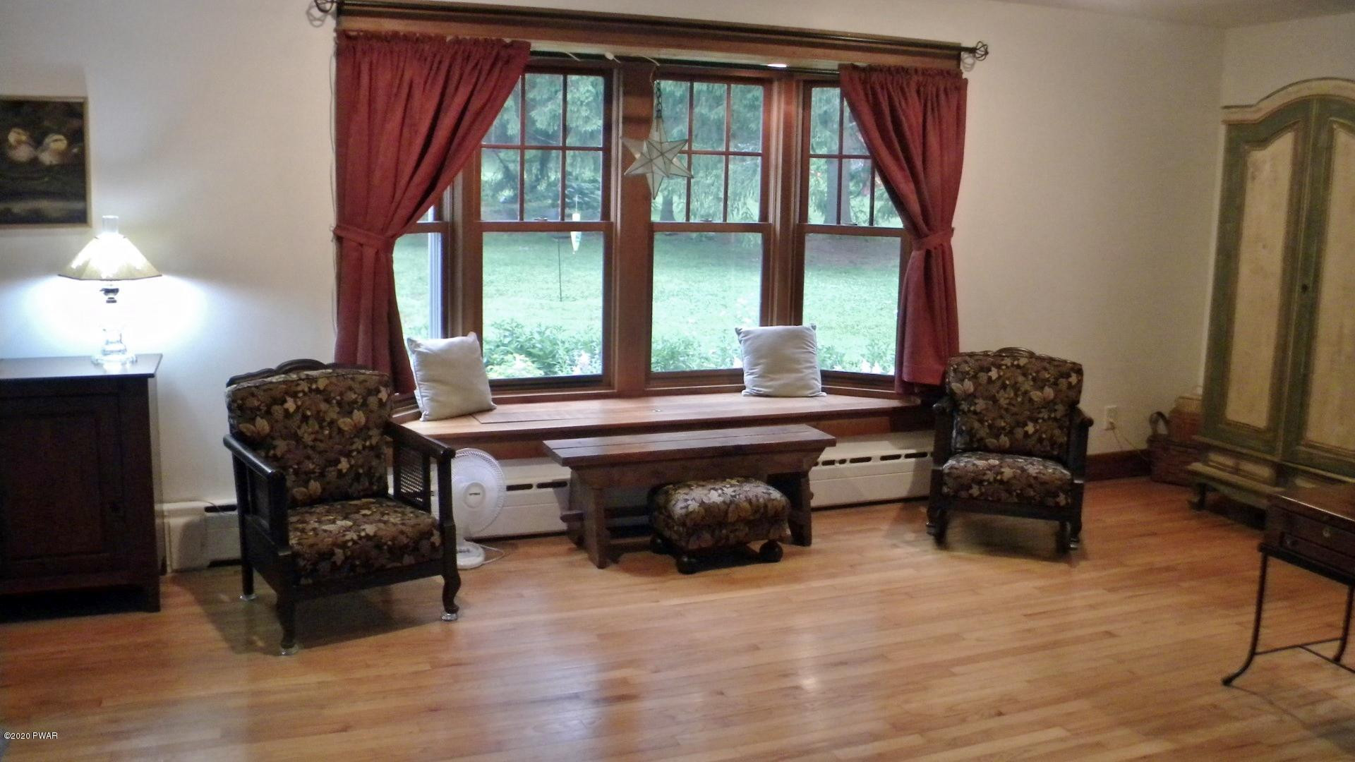 405 Sawmill Road Greentown, PA 18426 - Photo 13 of 61 8-Living Room
