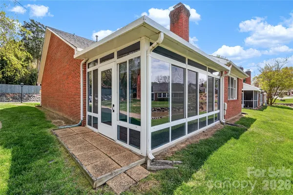 a view of a house with backyard and porch