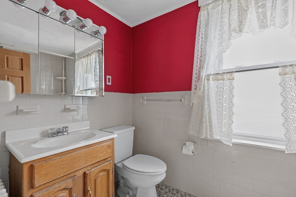 153 Locust Street Winthrop, MA 02152 - Photo 11 of 32