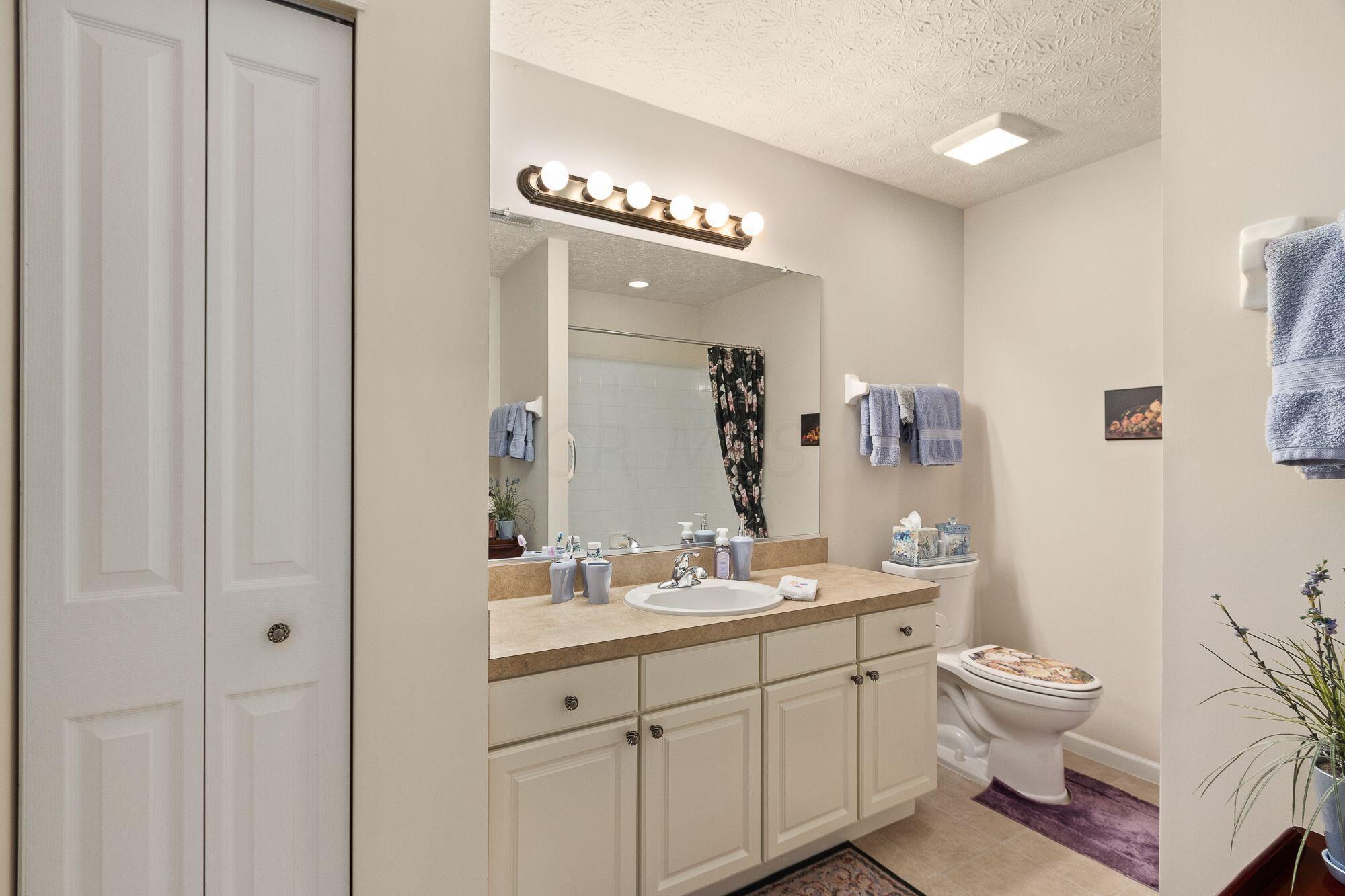 535 Ruttington Lane Westerville, OH 43082 - Photo 17 of 29 Guest bathroom